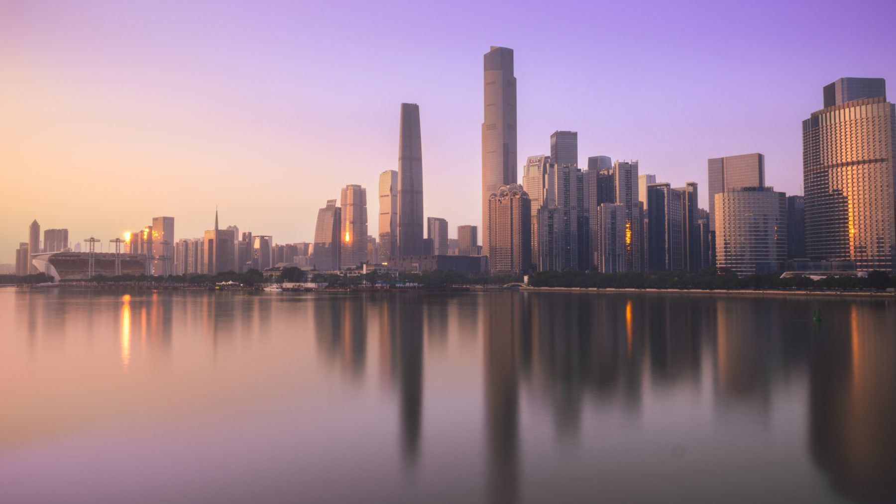 Skyline de Guangzhou al atardecer